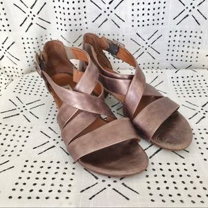 PAUL GREEN // Lupe Metallic strappy sandals with stacked heel size 7